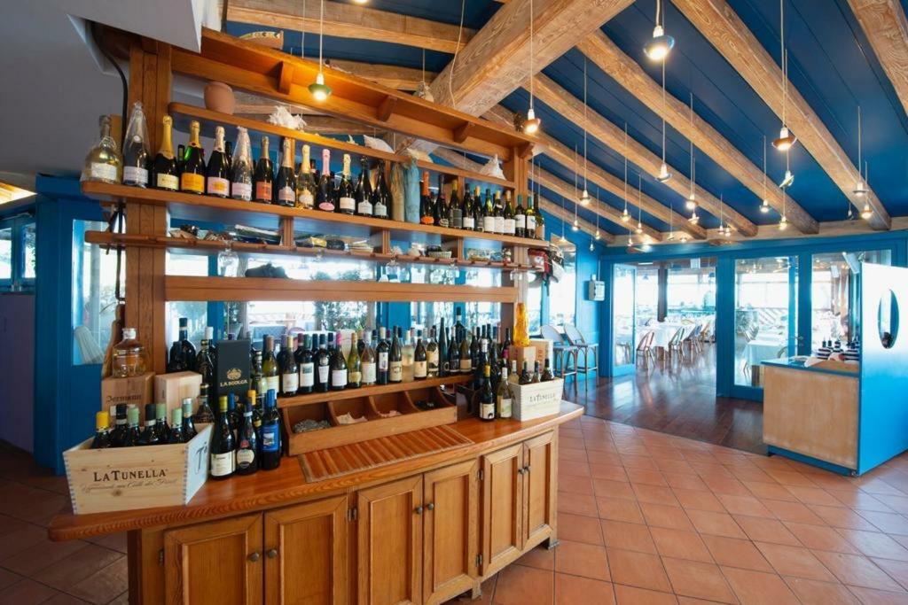 罗司考格里奥酒店 Marina del Cantone 外观 照片